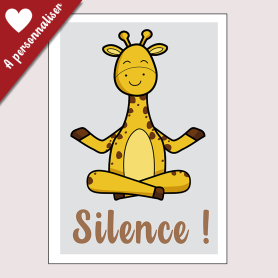 Affiche Petite girafe qui fait du yoga : Chut ! Affiche Petite girafe qui fait du yoga : Chut !