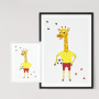 Affiche Petite girafe avec son ballon de football